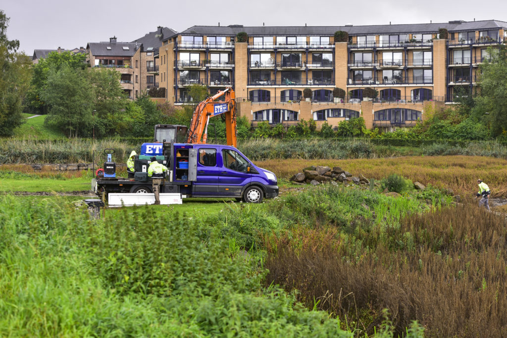 ouvriers entretient lac louvain la neuve